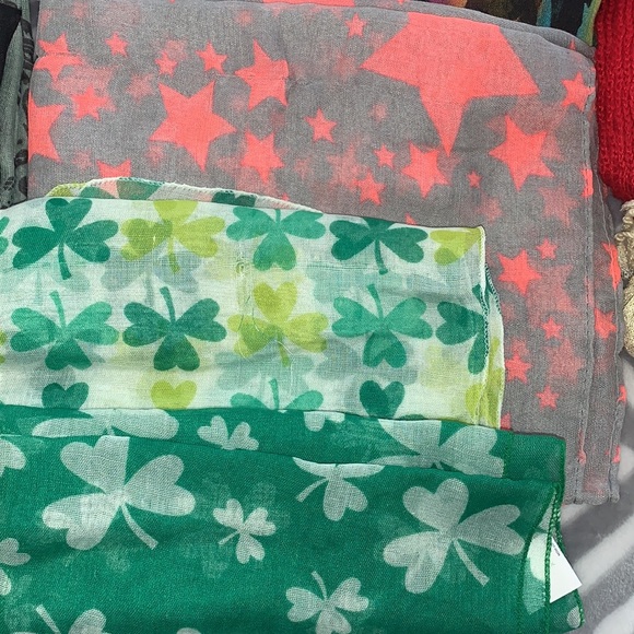 Large Scarf Lot - Picture 5 of 6